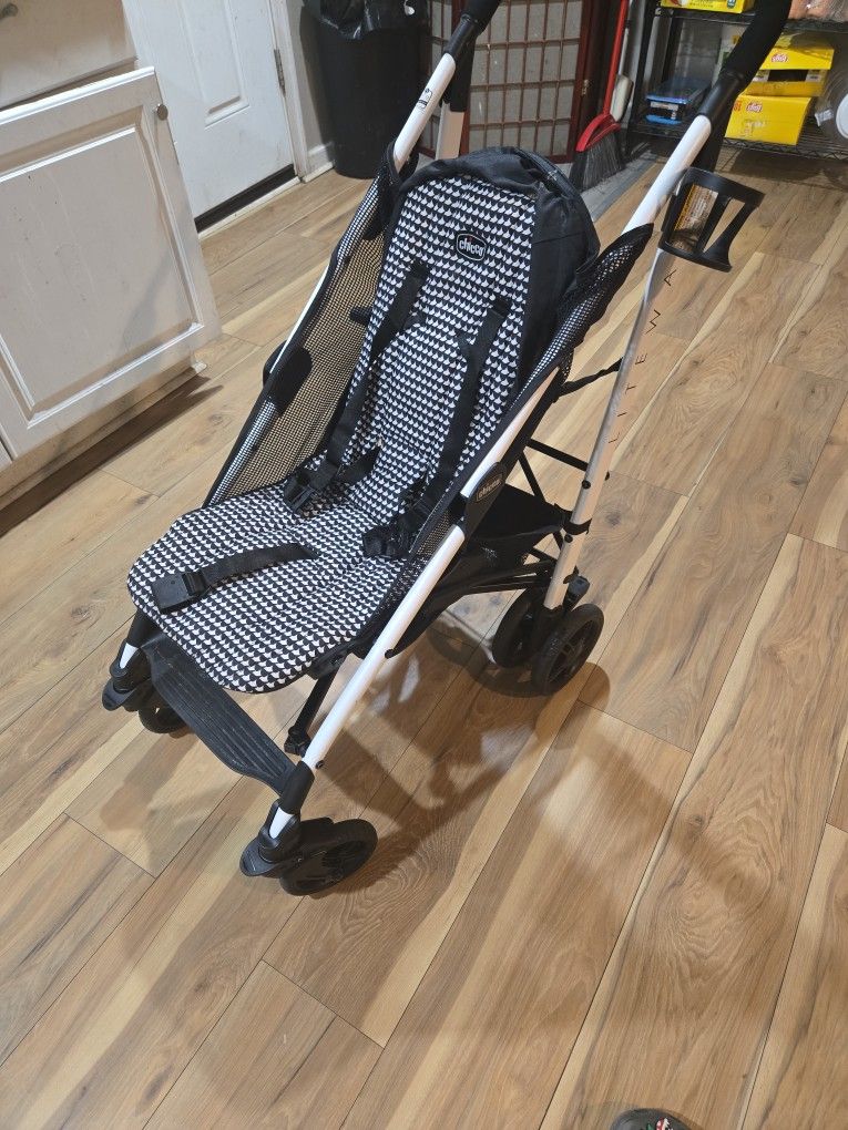 Chicco Liteway Stroller. 