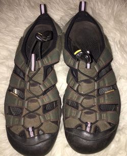Size 9 1/2 keen water sandals great condition