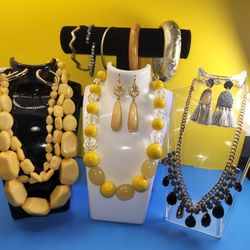 LOT OF VINTAGE JEWELRY, BOHEMIA STYLE 11 ITEMS.

