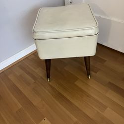 Vtg Mid Century Modern ivory cream Ottoman Storage vanity