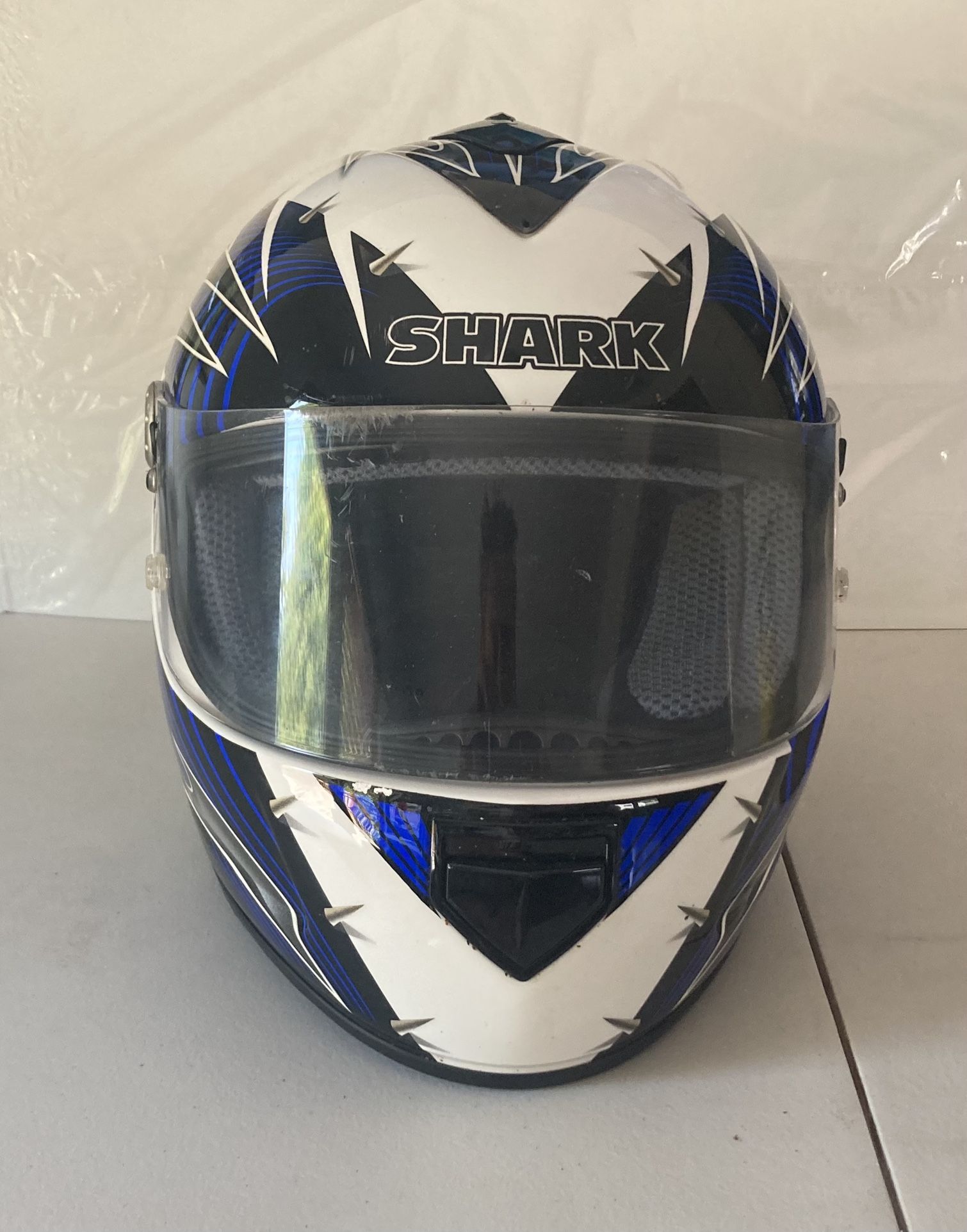 SHARK & HJC helmets - Both Size L
