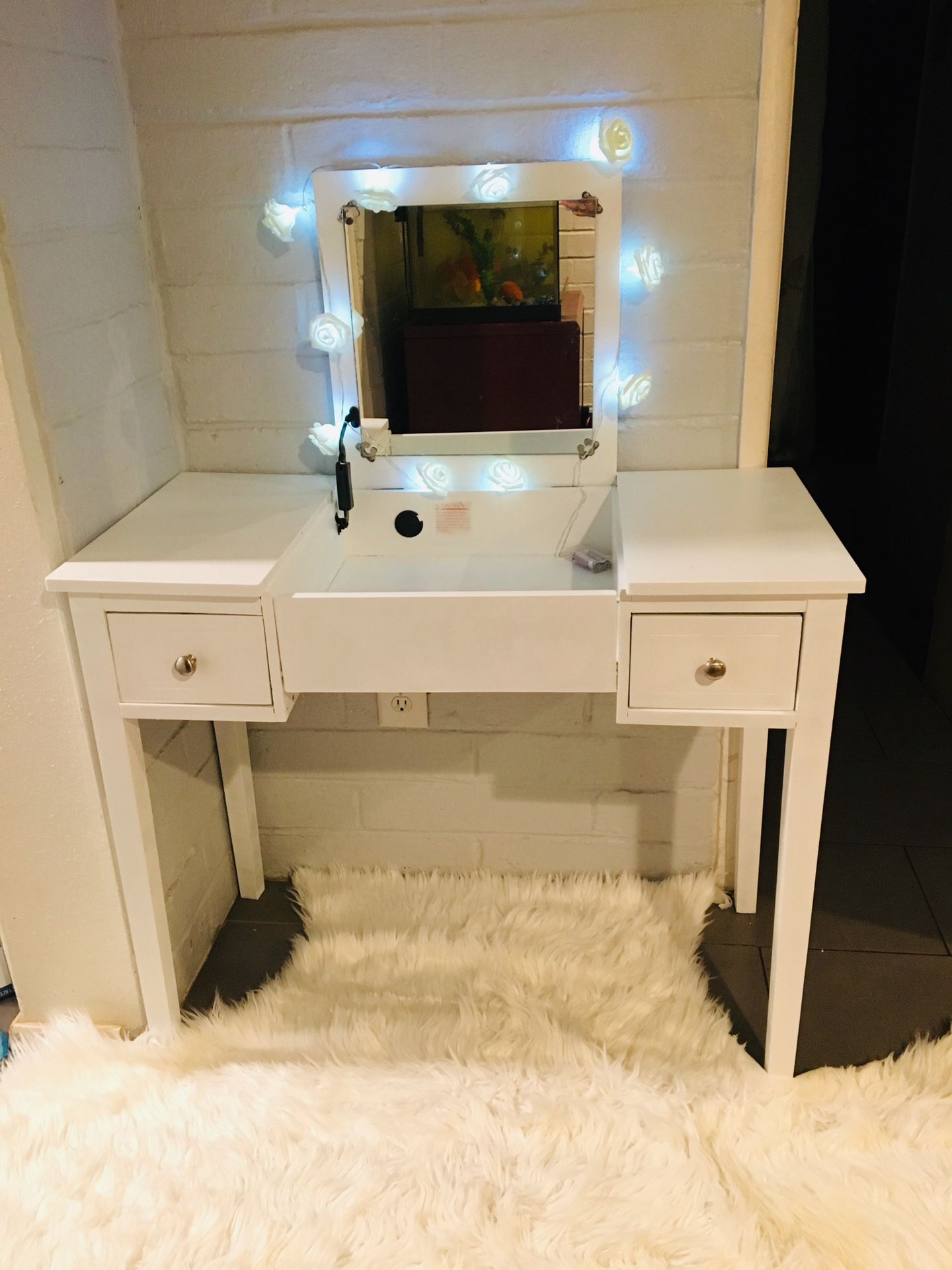 Vanity table with mirror only