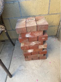 Bricks & scalloped edge