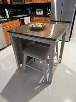 Kitchen Island with 2 Stools