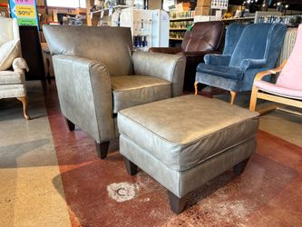 NEW! LA-Z-BOY Grey Leather Accent Chair with Ottoman