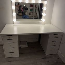 White Vanity Desk With Mirror