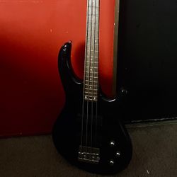 DEAN ELECTRIC BASS GUITAR