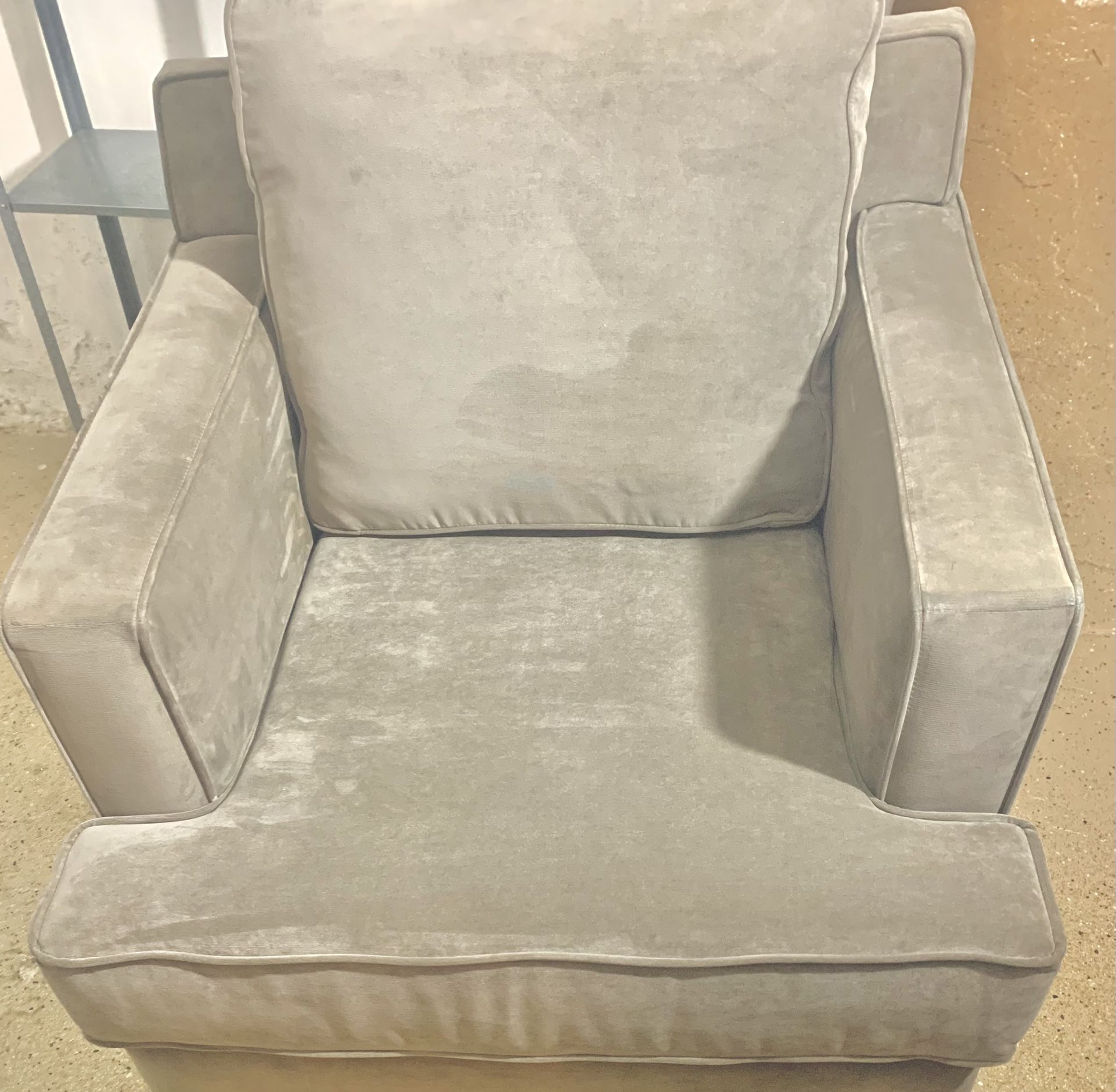 PENDING PICKUP NEW GRAY ACCENT CHAIR