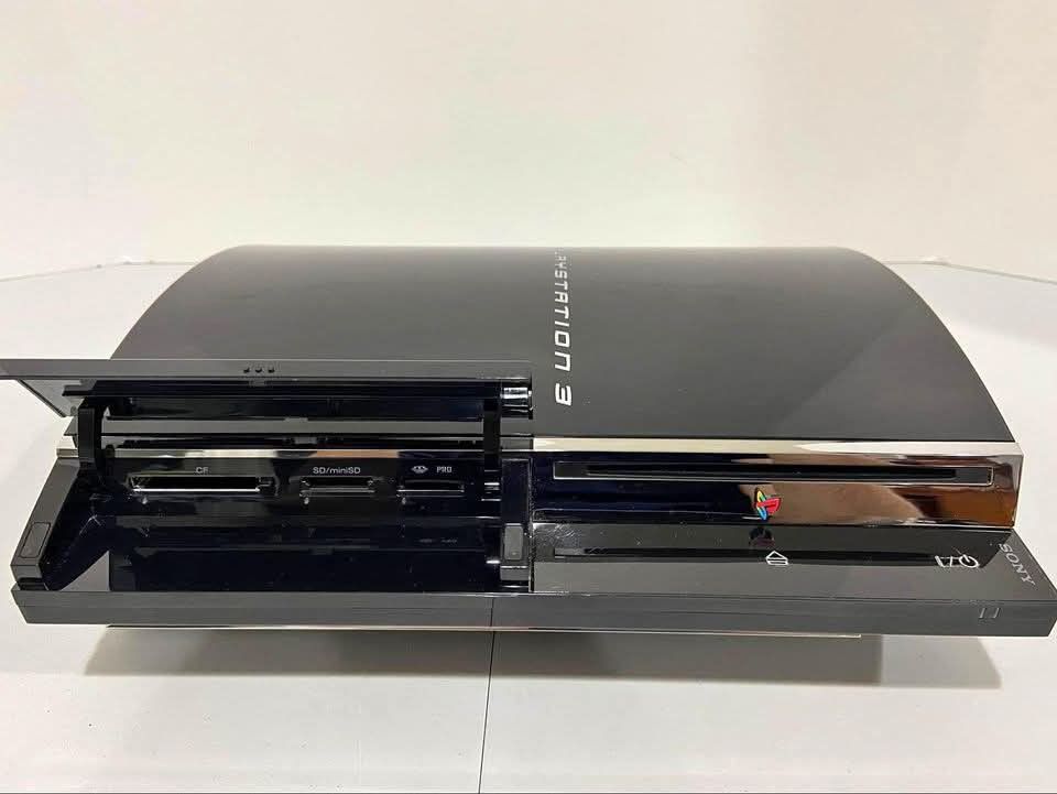 PS3 BACKWARDS COMPATIBLE PS1, PS2 AND SACD COMPATIBLE PLAYER 1TB SYSTEM WITH ALL CORDS AND CONTROLLER $600 FINAL PRICE SEE π ALL PICTURES