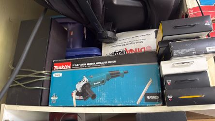 MAKITA 5 SHS ANGLE GRINDER WITH SWITCH