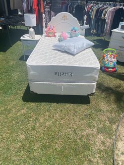 Twin princess Bed and Mattress