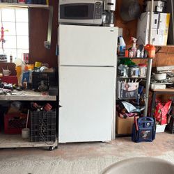 Fridge And Microwave 
