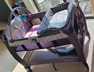 Graco Pack ’n Play Portable Playard with Bassinet & Toys