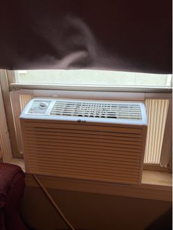 Air conditioner window works great cooler 8000