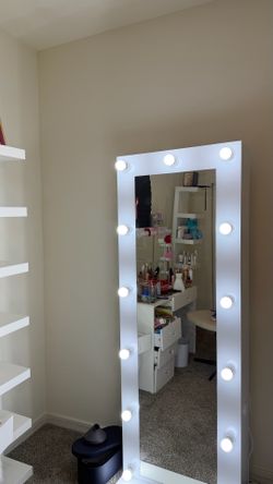 Boahaus Modern Lighted Mirror