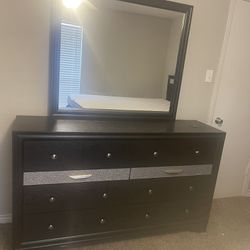 Dresser And Mirror Attachment 
