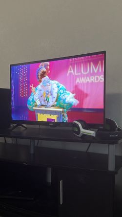 Smart tv and Xbox controller