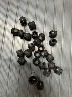 Silverado Lug Nuts With Lock
