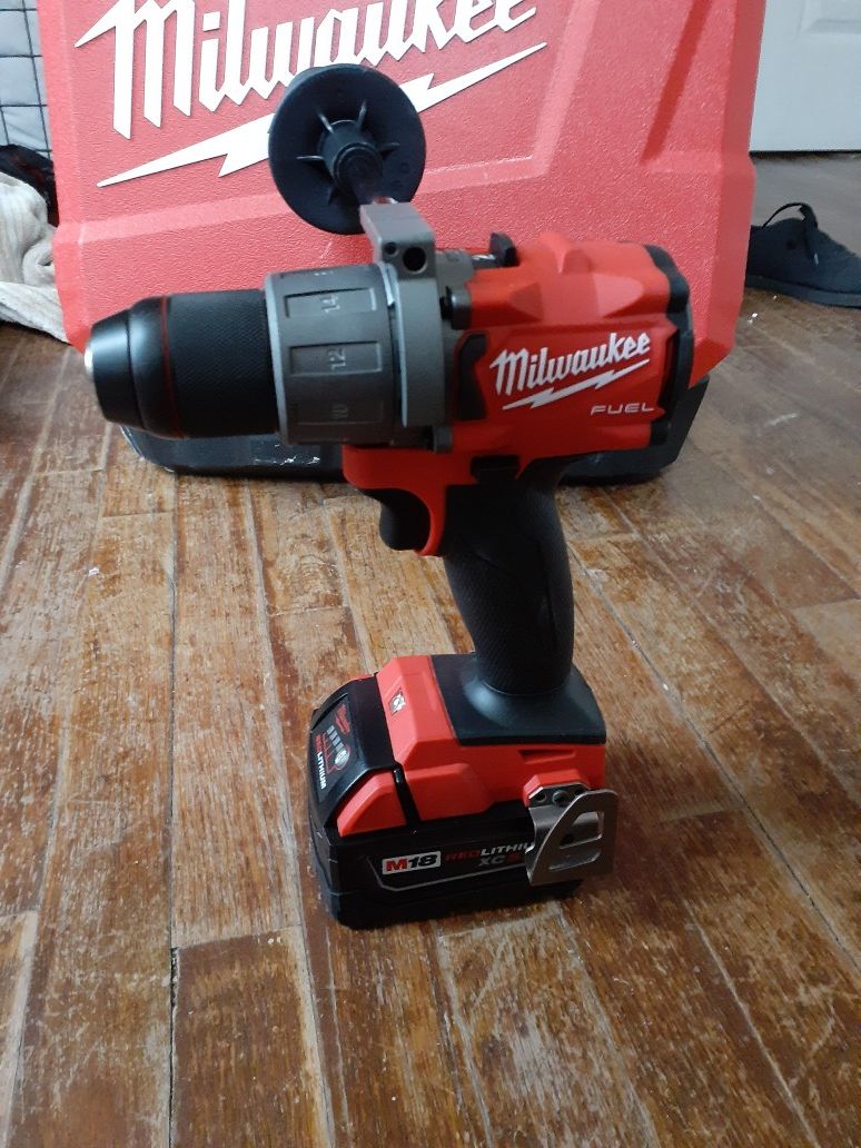 Milwaukee m18 fuel hammer drill with xc 5.0 battery