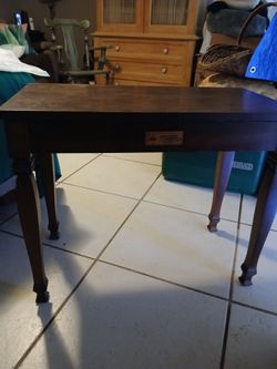 Piano bench