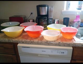 Pyrex glass bowls