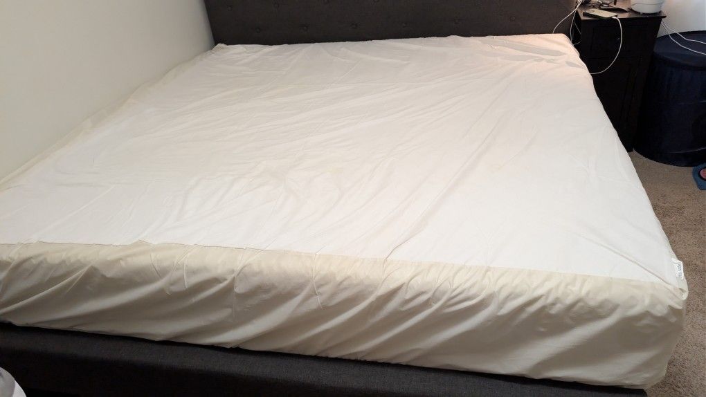 Used Serta King Memory Foam Mattress (Medium-Firm)