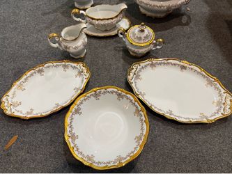 Dinnerware set