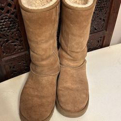 UGG Classic Tall II boots  Chestnut sheepskin upper & a Treadlite by outsole Eva. SZ 8.great pre owned condition