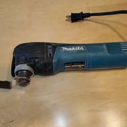 Makita Oscillating Tool. MT3010C
