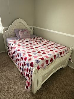 Full size bedroom set with matress