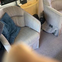 RV wheelchairs swivel with seatbelt