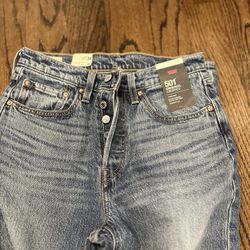 Levi’s Women 501 Cropped Size 27x28