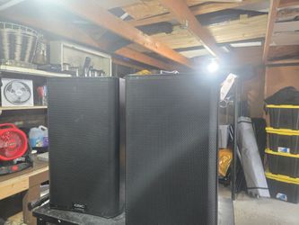 2 QSC K12 speakers