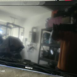 SONY BRAVIA 32" TV, WALL MOUNT, ANTENNA 