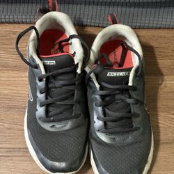 SKECHERS Men's Black Gray Red Lace-Up Low Top Athletic Sneakers 403925L