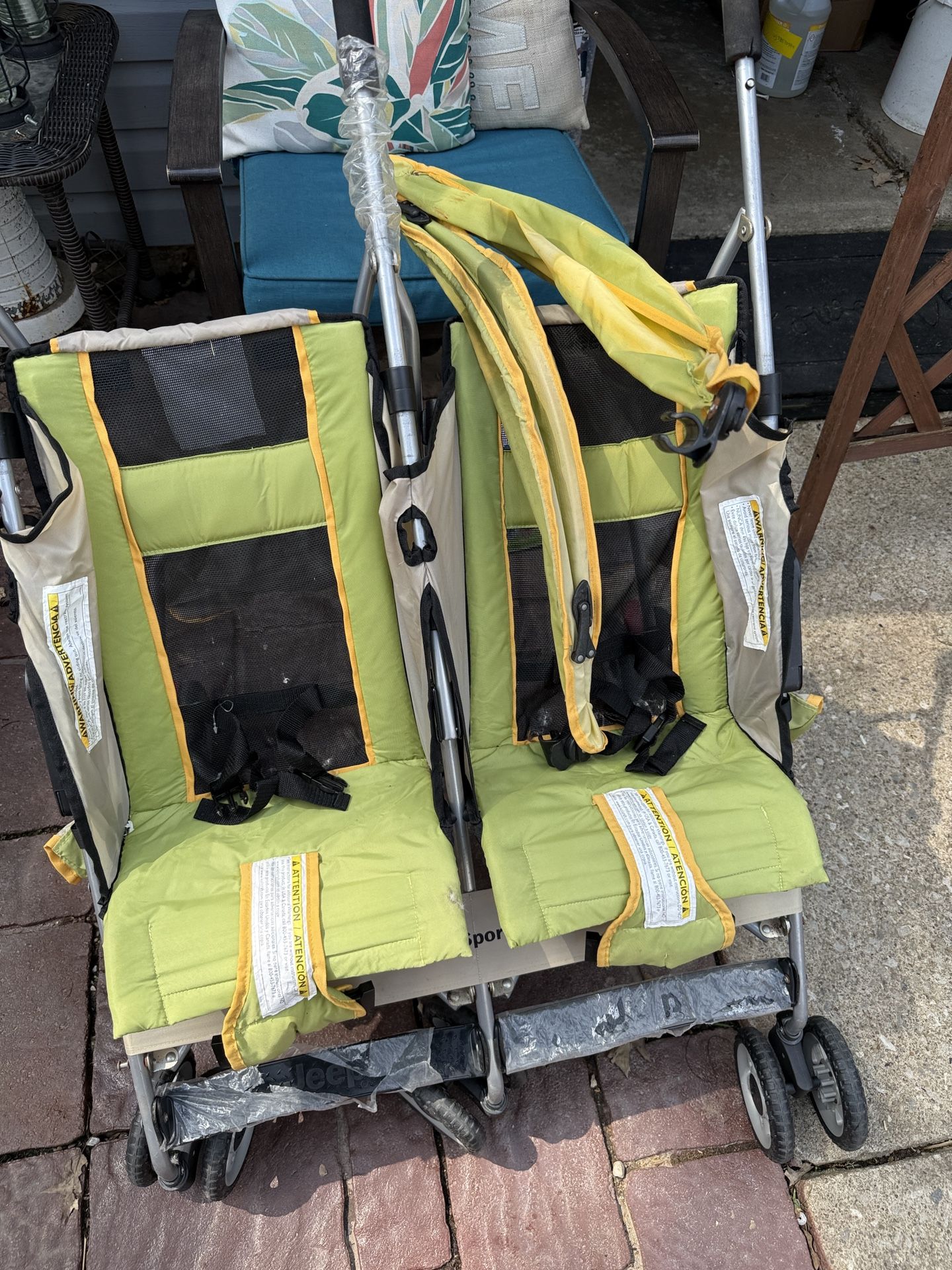 Jeep Wrangler Twin Umbrella Stroller