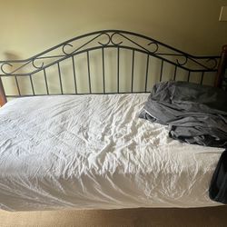 Daybed w/mattress (twin)