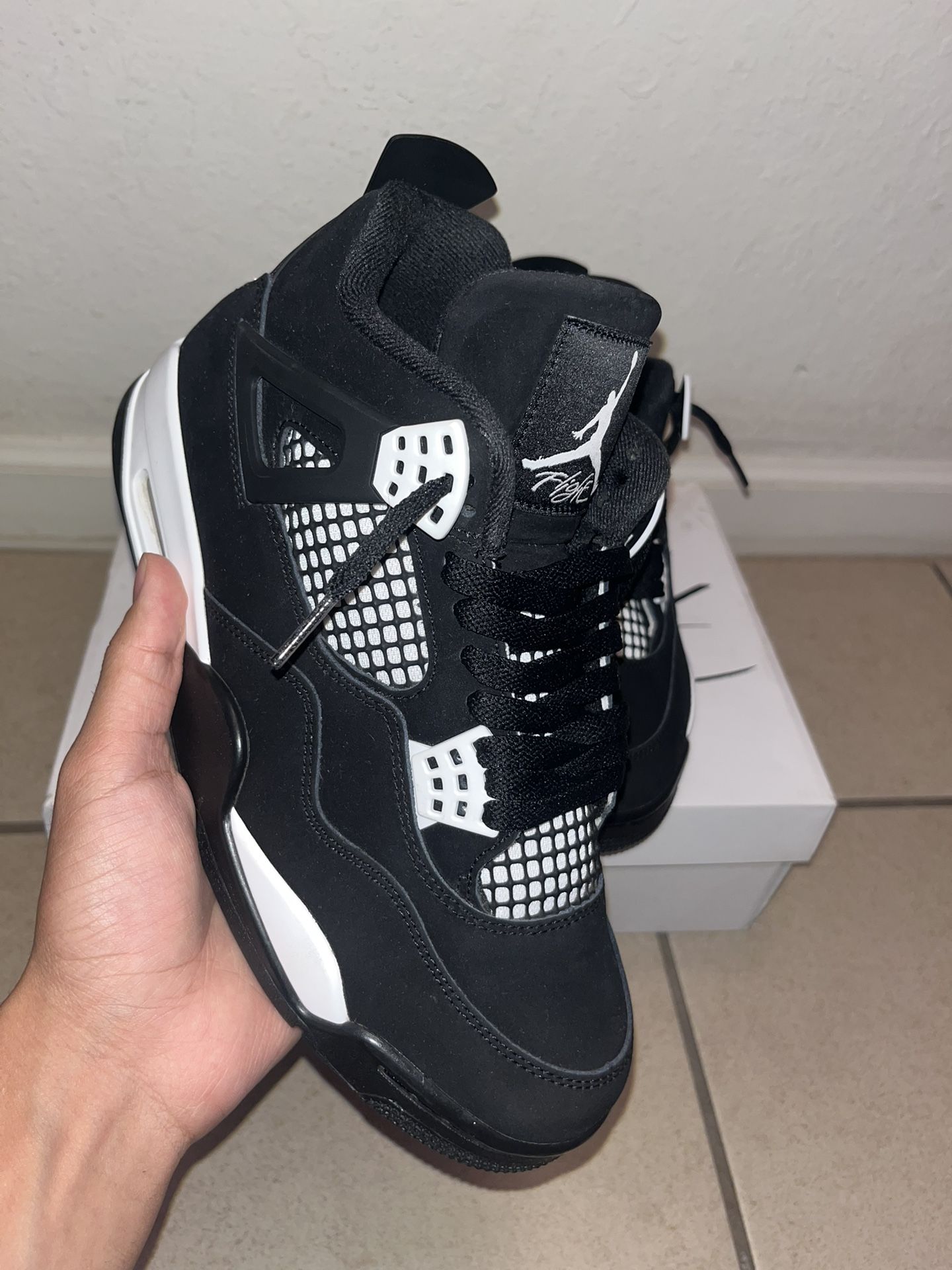 Jordan 4 White Thunders