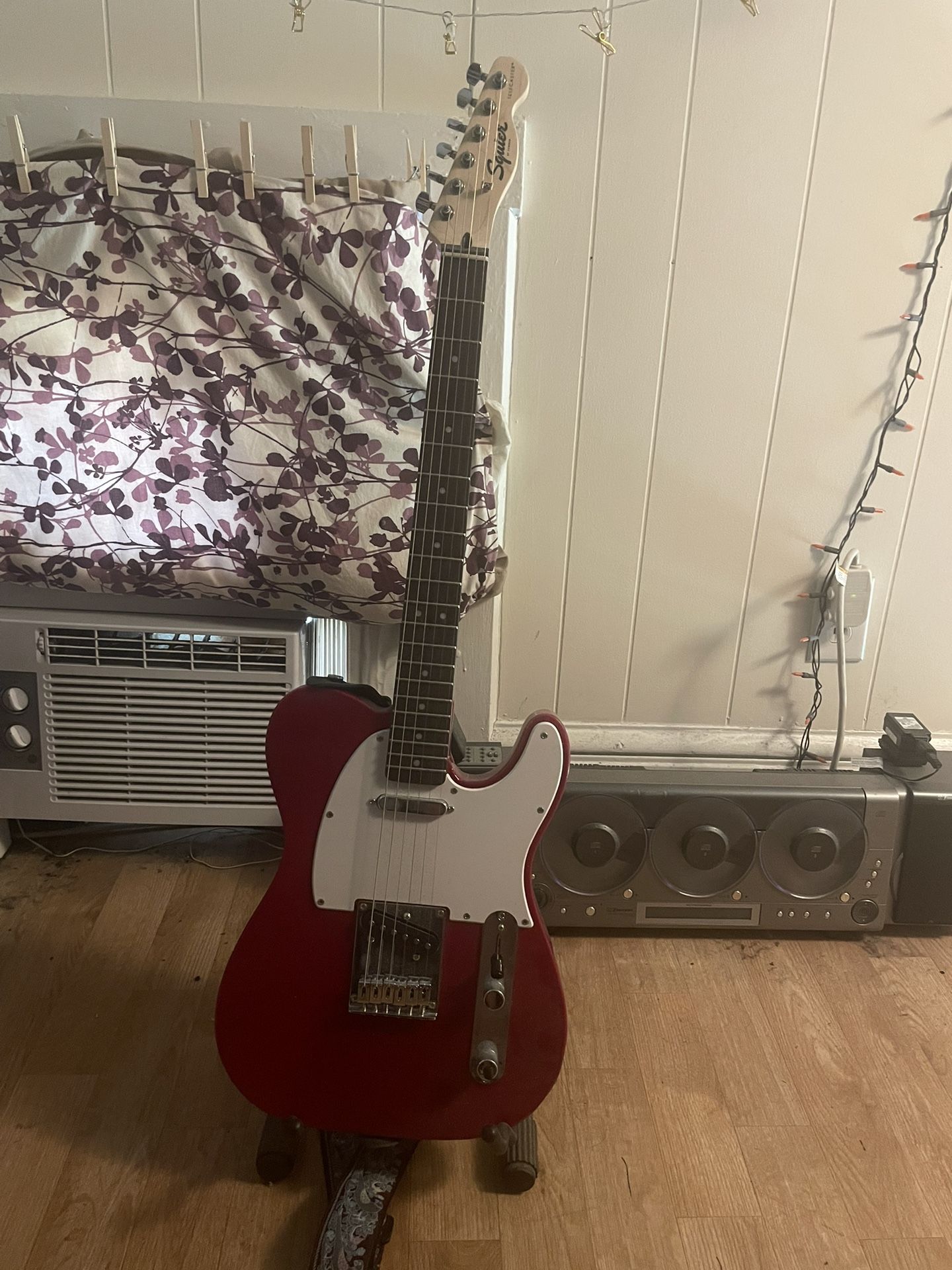 Squier Fender Electric Guitar