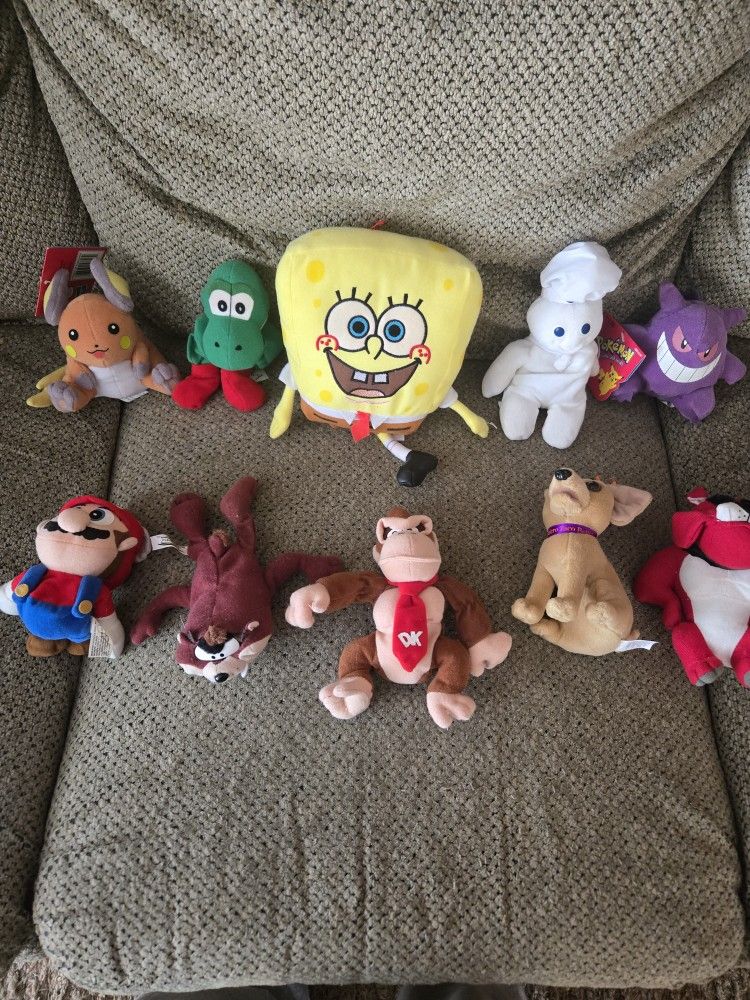 10 Vintage Plush Iconic Dolls