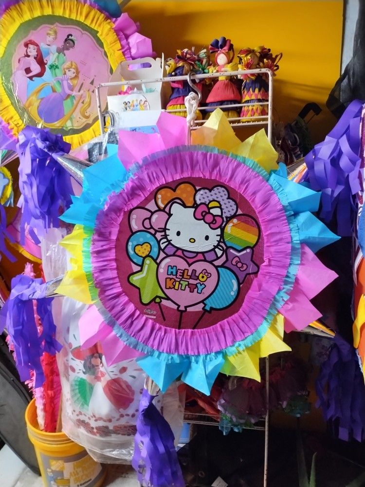Hello Kitty Star Piñata 