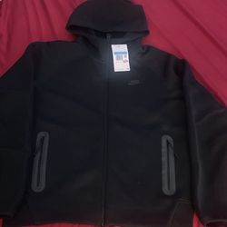 Nike tech brand new with tags size medium