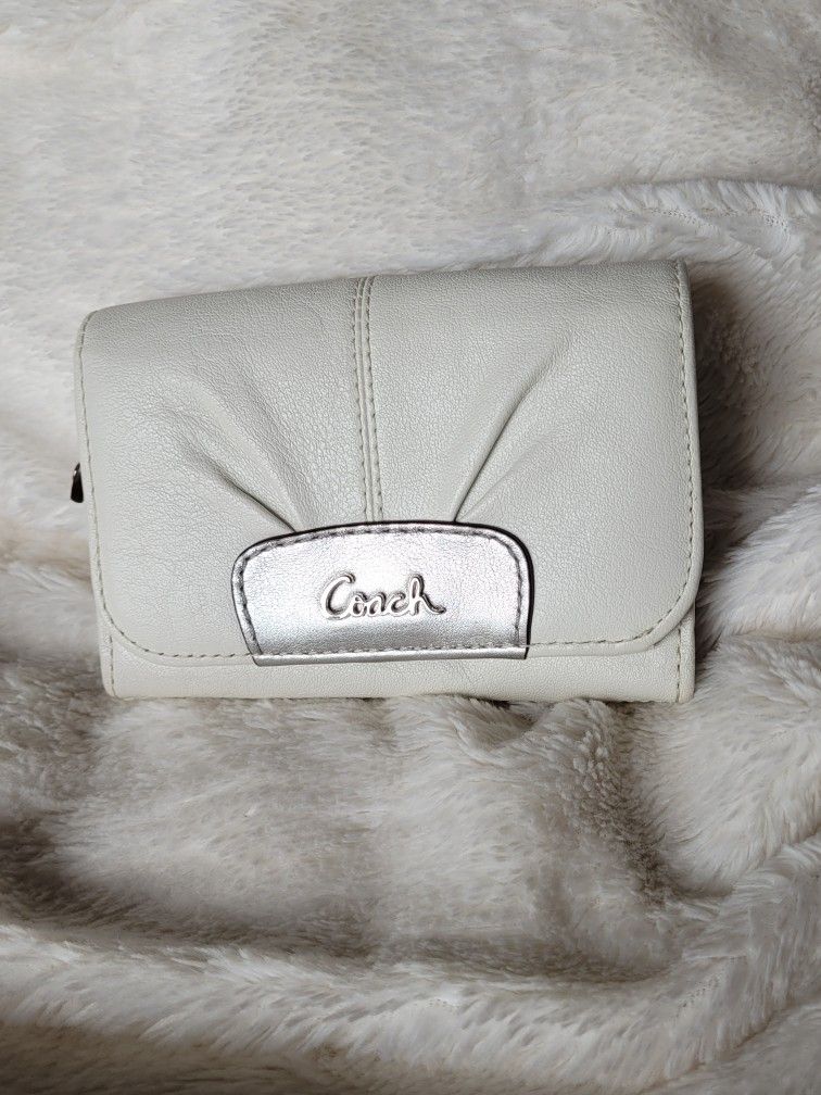 White Leather Coach Clutch Wallet