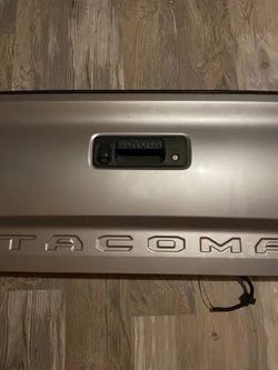 Toyota tacoma tailgates