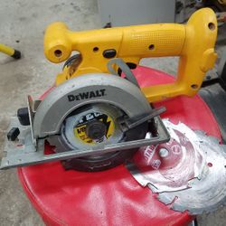Dewalt Saw