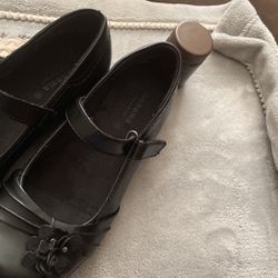 Girl Shoes Size 2 M Color Black