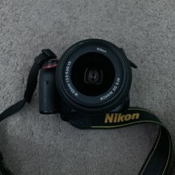 Nikon D5100  *Read Description* 