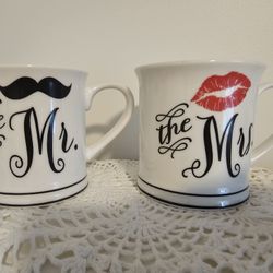 $10.00 - Mr & Mrs Coffee Mugs!  Great Bridal Gift Idea!  Dishwasher/Microwave Safe!  Like New - Lowest Price!