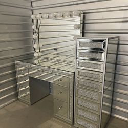 Vanity And Mirror And 9 Drawers Vanity 