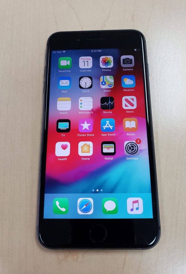 iPhone 8 plus 256 unlocked phone HAS scratch on screen for